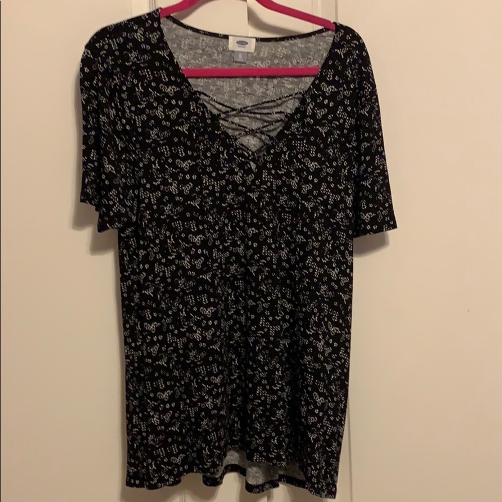 Old navy black print v neck top